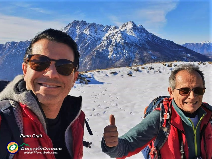 15 Nella pozza innevata con vista in Alben.jpg